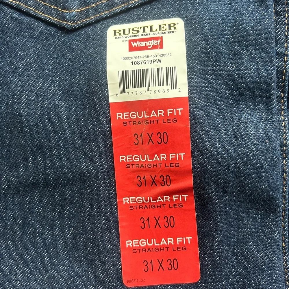 Wrangler Regular Fit Straight Leg Jeans in Dark Blue - Picture 2 of 4